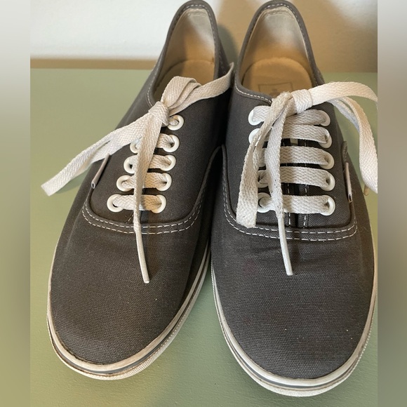 Gray Vans Authentic Low Top shoes - size 4.5 men, 6 women - Picture 3 of 8